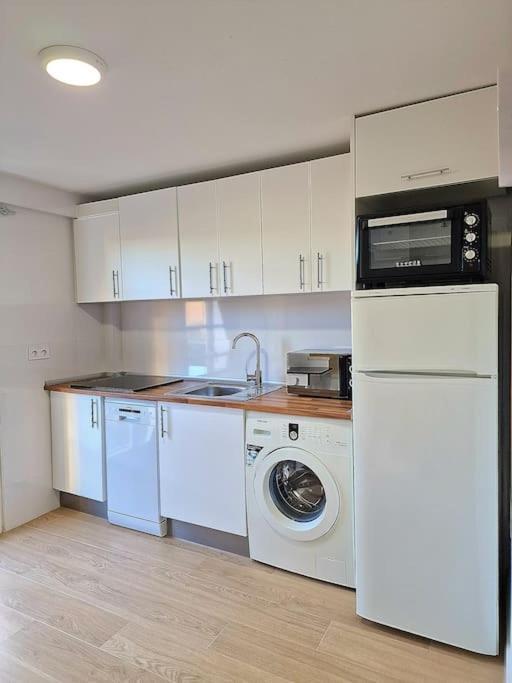 Encantador Duplex Para 6 A 1 Minuto De La Playa 贝纳尔马德纳 外观 照片