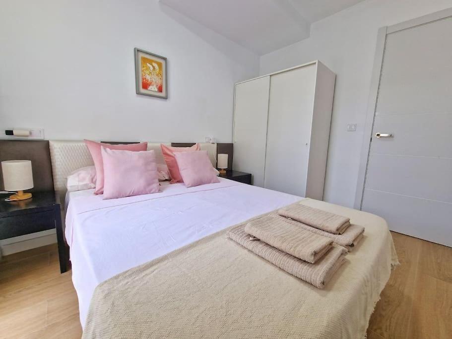 Encantador Duplex Para 6 A 1 Minuto De La Playa 贝纳尔马德纳 外观 照片